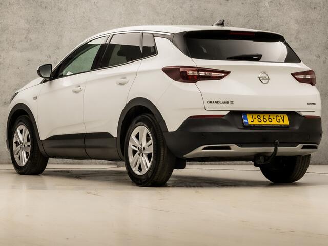 Opel Grandland X 1.2 Turbo Sport (APPLE CARPLAY, GROOT NAVI, LEDER, CLIMATE, CAMERA, LED KOPLAMPEN, SPORTSTOELEN, TREKHAAK, LANE ASSIST, NIEUWE APK, NIEUWSTAAT)