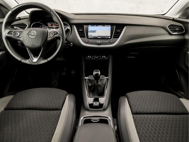 Opel Grandland X 1.2 Turbo Sport (APPLE CARPLAY, GROOT NAVI, LEDER, CLIMATE, CAMERA, LED KOPLAMPEN, SPORTSTOELEN, TREKHAAK, LANE ASSIST, NIEUWE APK, NIEUWSTAAT)