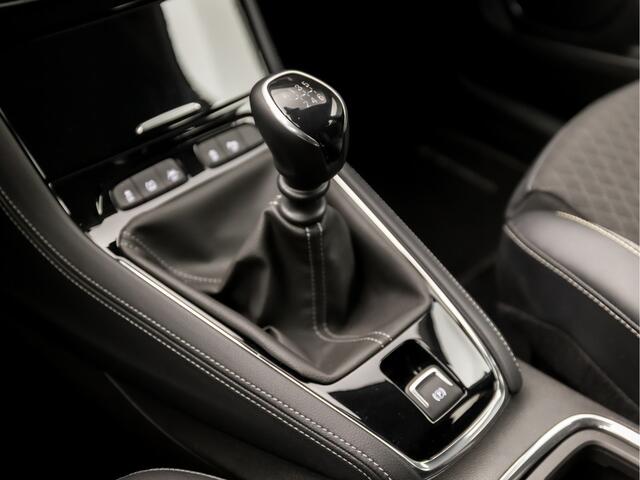 Opel Grandland X 1.2 Turbo Sport (APPLE CARPLAY, GROOT NAVI, LEDER, CLIMATE, CAMERA, LED KOPLAMPEN, SPORTSTOELEN, TREKHAAK, LANE ASSIST, NIEUWE APK, NIEUWSTAAT)