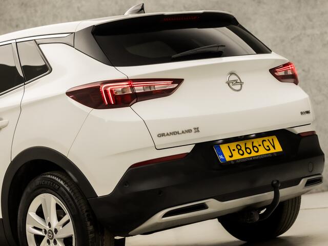Opel Grandland X 1.2 Turbo Sport (APPLE CARPLAY, GROOT NAVI, LEDER, CLIMATE, CAMERA, LED KOPLAMPEN, SPORTSTOELEN, TREKHAAK, LANE ASSIST, NIEUWE APK, NIEUWSTAAT)