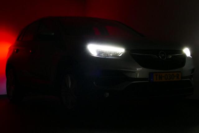 Opel Grandland X 1.2 130Pk Turbo Business Executive. Navi, Clima, Cruise, 17"LMV, Haak 1400kg