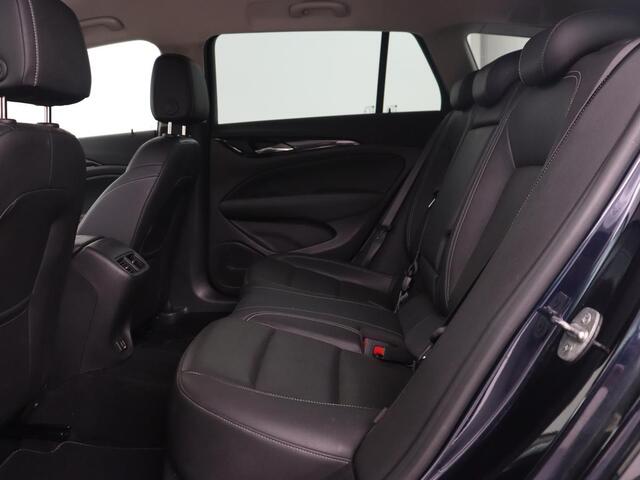 Opel INSIGNIA Sports Tourer 1.5 Turbo Business Executive | Leder | Trekhaak | Stoelverwarming | Camera | DAB | Carplay | Elektrische achterklep | LED