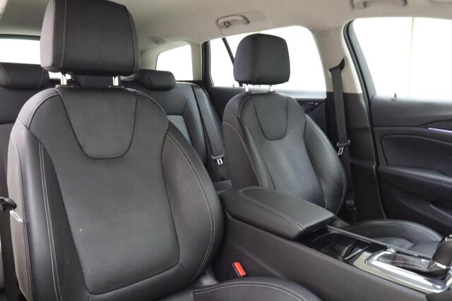 Opel INSIGNIA Sports Tourer 1.5 Turbo Business Executive Automaat | Lederen bekleding | Navigatie | Stoelverwarming & Ventilatie | Keyless | Lichtmetalen velgen | Parkeersensoren