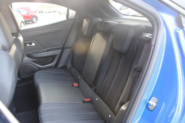 Opel MOKKA 1.2 Turbo 130PK AUTOMAAT GS | NAVIGATIE | ACHTERUITRIJ CAMERA | APPLE CARPLAY/ANDROID AUTO | BLACK PACK | CLIMATE CONTROL | CRUISE CONTROL | 17" LICHTMETALEN VELGEN | REGEN/LICHT SENSOR | FULL LED KOPLAMPEN | ZWART DAK |