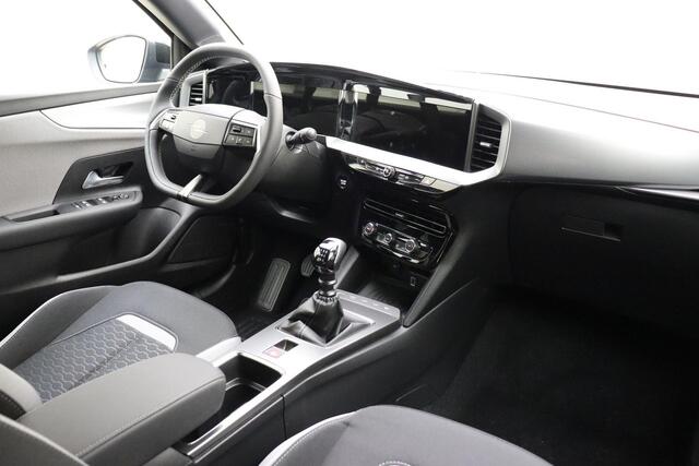 Opel MOKKA 1.2 Turbo Edition 130 pk | NIEUW | Uit voorraad leverbaar! | Navigatie | Adaptive Cruise Control | Climate Control | Verwarmd stuurwiel | Camera | Stoelverwarming | 17'' LM Velgen