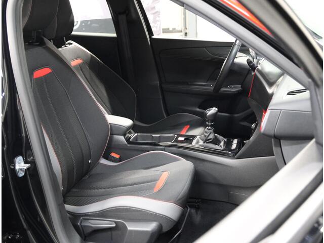 Opel MOKKA 1.2 130PK Turbo GS Line | AppleCarPlay/AndroidAuto | Adaptive Cruise Control | Climate Control | Camera | Stoel/Stuur Verwarming | Digitale Cockpit | Navigatie | FULL LED | Isofix | Privacy Glass | Trekhaak |