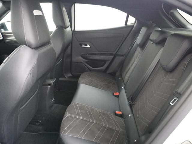 Opel MOKKA 1.2T 131PK Apple Carplay Android Auto Adaptieve Cruise Control Navi Ecc 360°Camera Stoelverwarming Ultimate Stuurverwarming Lmv 18" Bi-Tone Lak Regen-Lichtsensor Led-Matrix 100% Dealeronderhouden Origineel Nederlandse Auto 1e Eigenaar