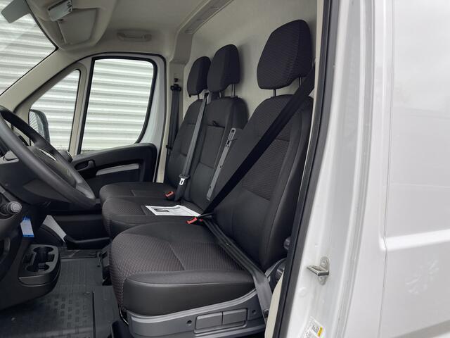 Opel MOVANO 2.2D 140pk L2H2 3.5t / nieuw overjarig / direct leverbaar / ¤ 25.950 ex btw / parkeersensoren achter / airco / cruise control / bijrijdersbank !