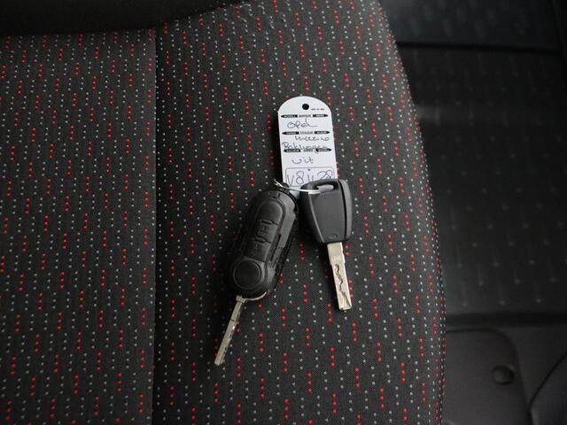 Opel MOVANO 2.3CDTi 140PK Bakwagen+LaadKlep | Dakspoiler | Camera | Airco | Cruise | 3-Persoons