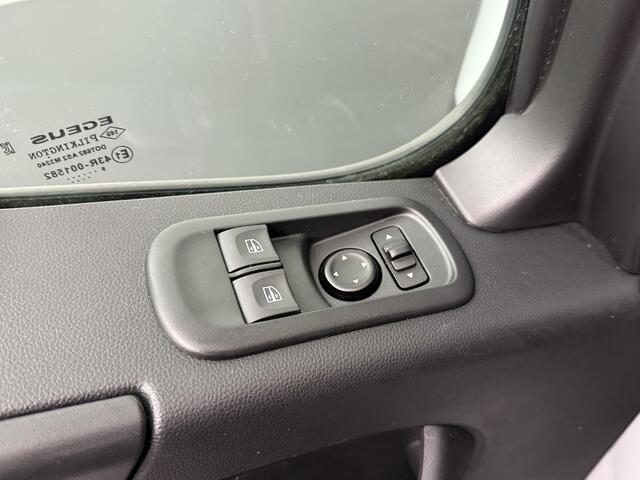 Opel MOVANO 2.3CDTi 130PK Bakwagen+Laadklep | Navigatie | Airco | Zijdeur met verlaagde instap