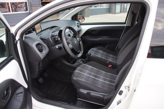 Peugeot 108 1.0 e-VTi Sparco Navi, PDC, Airco, 5drs, NL auto Aanbieding!