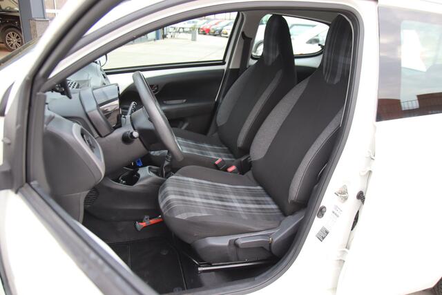 Peugeot 108 1.0 e-VTi Sparco Navi, PDC, Airco, 5drs, NL auto Aanbieding!