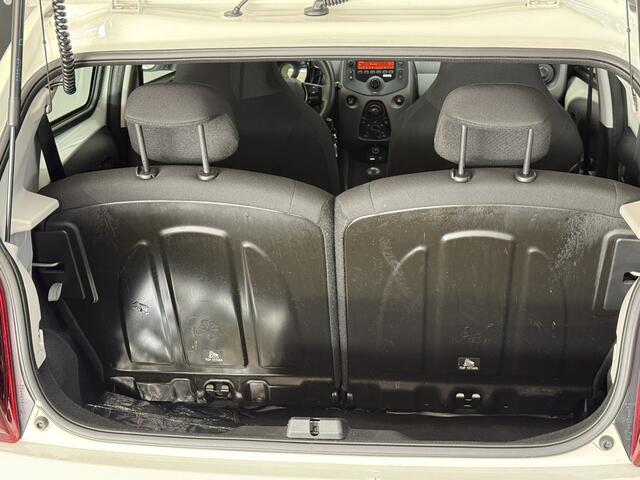 Peugeot 108 1.0 e-VTi Active /5-Drs! /LED Dagrijverl. /Airco /Elek. ramen voor /C.V. afstand /Bluetooth /AUX & USB /Isofix /Mistlampen.