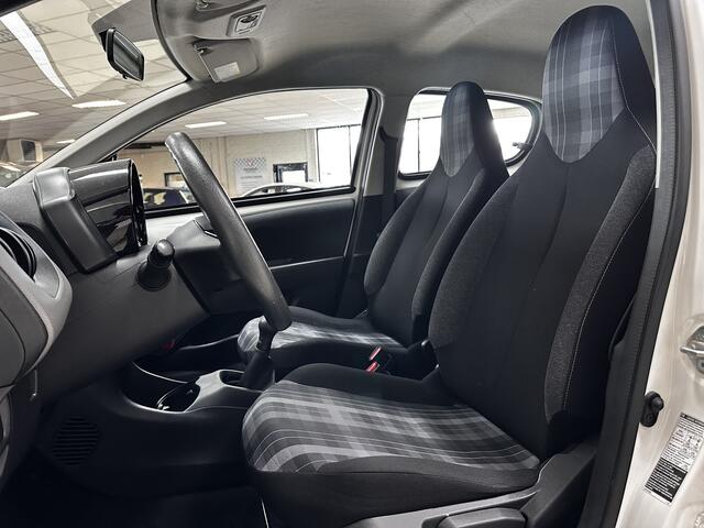 Peugeot 108 1.0 e-VTi Active /5-Drs /Airco /Elek. ramen voor /C.V. afstand /Bluetooth /AUX & USB /Isofix /LED Dagrijverl. /Mistlampen.