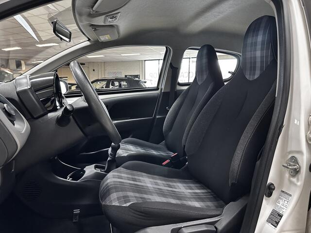 Peugeot 108 1.0 e-VTi Active/ /5-Drs! /Airco /Elek. ramen voor /C.V. afstand /Radio /Bluetooth /AUX & USB /Isofix /LED Dagrijverl. /Mistlampen.