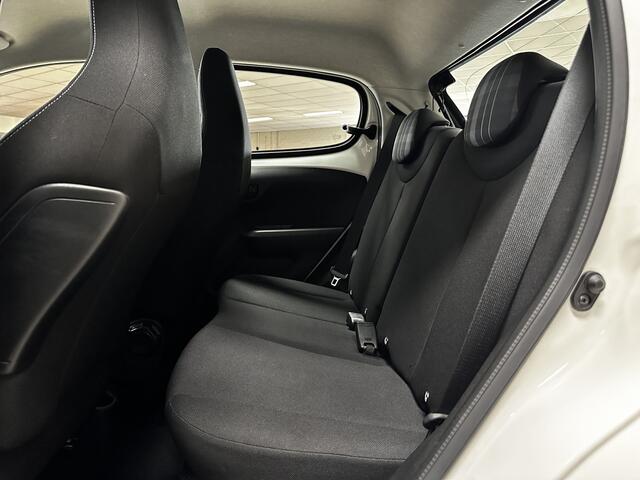 Peugeot 108 1.0 e-VTi Active/ /5-Drs! /Airco /Elek. ramen voor /C.V. afstand /Radio /Bluetooth /AUX & USB /Isofix /LED Dagrijverl. /Mistlampen.