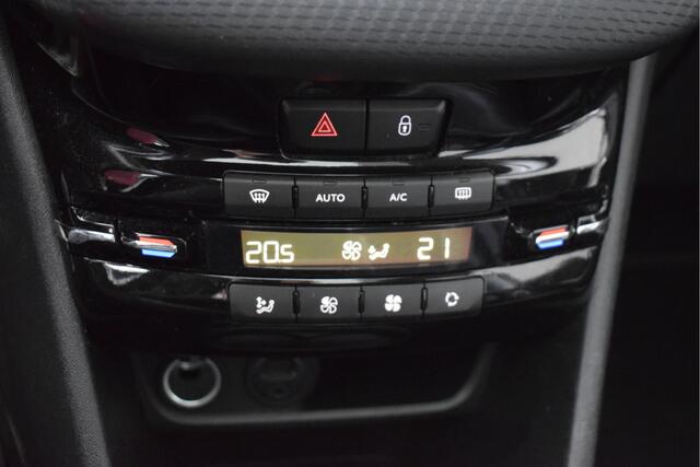 Peugeot 2008 1.2 PureTech Allure Panorama, Navi, Climate control, Cruise