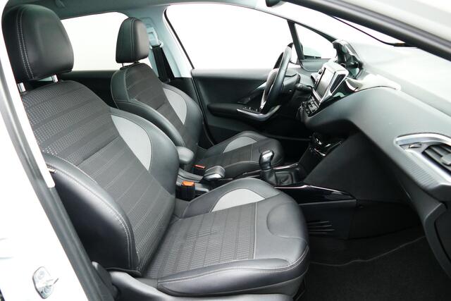 Peugeot 2008 1.2 110pk Allure. Panodak, Navi, Camera, Clima, Cruise, Half Leer, 16"LMV