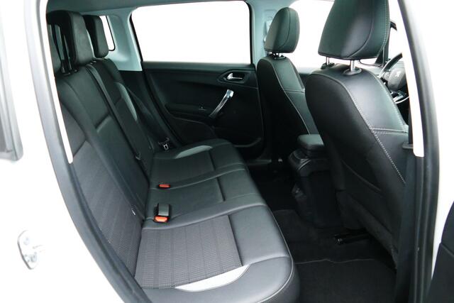 Peugeot 2008 1.2 110pk Allure. Panodak, Navi, Camera, Clima, Cruise, Half Leer, 16"LMV