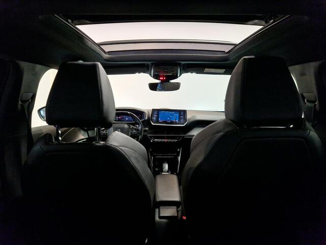 Peugeot 2008 1.2 PureTech GT Pack 155 PK | Automaat| Trekhaak | Elektrisch Dakraam | Alcantara |