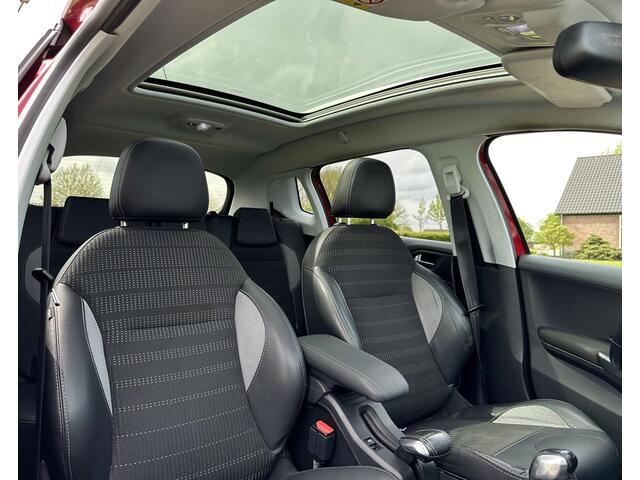 Peugeot 2008 1.2 PureTech Allure | RIEM V.V | TREKHAAK | PANO | NAVI | CARPLAY