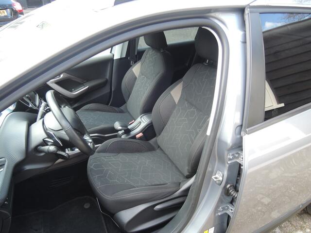 Peugeot 2008 1.2 PURET. BLUE LION