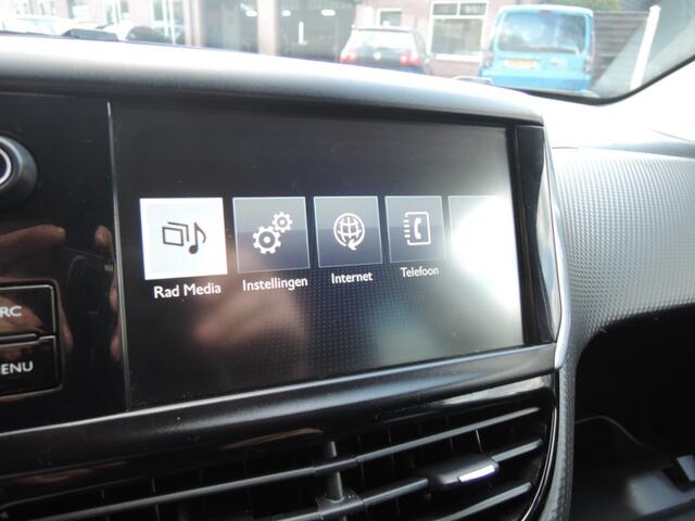 Peugeot 2008 1.2 PURET. BLUE LION