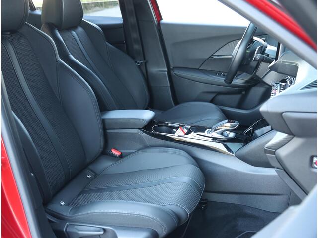 Peugeot 2008 1.2 130PK GT | Camera | Navigatie | 17''LMV | Cruise Control | Climate Control | AppleCarPlay/AndroidAuto | TwoTone |