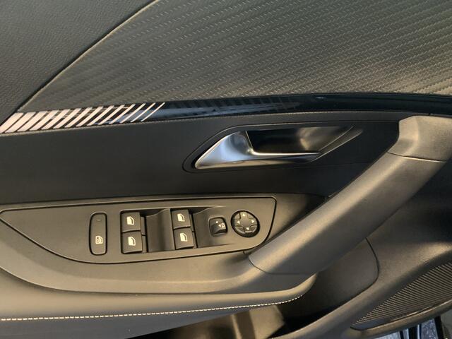 Peugeot 2008 1.2 PureTech 130 Allure Automaat EAT8 Camera voor + achter - Keyless Entry - Climate control - Verwarmde voorstoelen