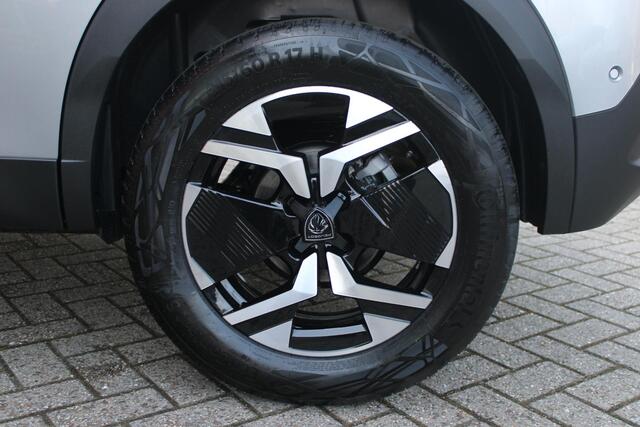 Peugeot 2008 1.2 Hybrid 136PK AUTOMAAT ALLURE | NIEUWE AUTO! | CAMERA VOOR + ACHTER | KEYLESS ENTRY/START | PARKEERSENSOREN VOOR + ACHTER | DODEHOEK DETECTIE | 17" LICHTMETALEN VELGEN | ADAPTIVE CRUISE CONTROL | CLIMATE CONTROL | STOEL VERWARMING | DRAADLOZE APPLE CAR