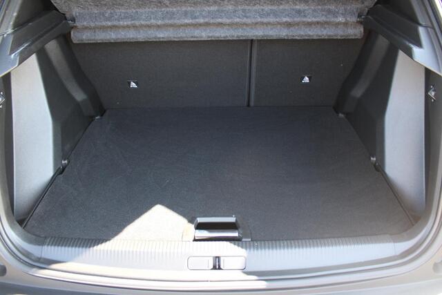 Peugeot 2008 1.2 130PK AUTOMAAT GT | NAVIGATIE | FULL LED KOPLAMPEN | DRAADLOZE APPLE CARPLAY/ANDROID AUTO | ADAPTIVE CRUISE CONTROL | CAMERA VOOR + ACHTER | CLIMATE CONTROL | LICHTMETALEN VELGEN 17" | KEYLESS ENTRY/START | DAB+ RADIO | ALCANTARA/LEDEREN BEKLEDING | E