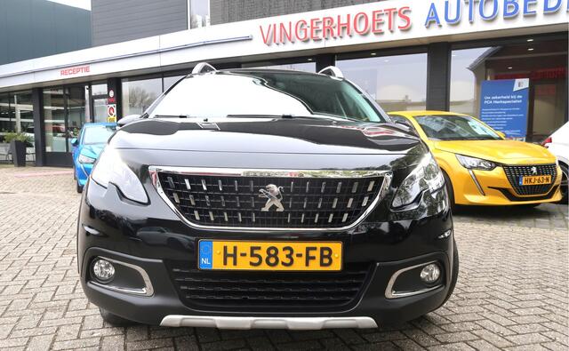Peugeot 2008 130 Pk Benzine * Luxe Allure * Zwart * Navigatie * 1/2 Lederen Interieur * Achteruitrij Camera & Parkeer Sensoren * Climate & Cruise Control * Vingerhoets; Vierde Generatie Eersteklas Service !