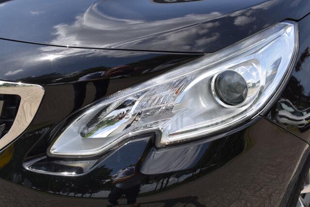 Peugeot 2008 1.2 PureTech Active Automaat / Clima / Trekhaak / Parkeersensoren / Cruise control / 16" LM