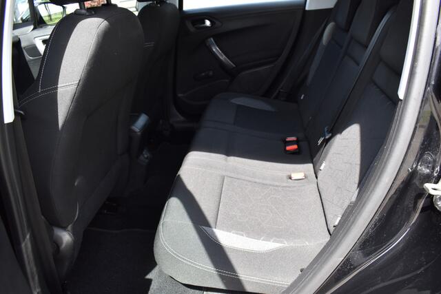 Peugeot 2008 1.2 PureTech Active Automaat / Clima / Trekhaak / Parkeersensoren / Cruise control / 16" LM