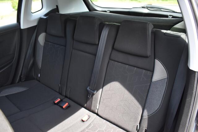 Peugeot 2008 1.2 PureTech Active Automaat / Clima / Trekhaak / Parkeersensoren / Cruise control / 16" LM