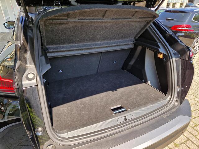 Peugeot 2008 1.2 PureTech Allure | 3D Cockpit | Climate & Adaptive Cruise Control | Camera | AppleCarplay/Android Auto |