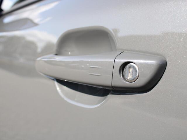 Peugeot 2008 Allure 1.2 Hybrid 145PK e-DCS6 Automaat Navigatie, Camera Voor & Achter, Keyless, Adaptieve Cruise Control