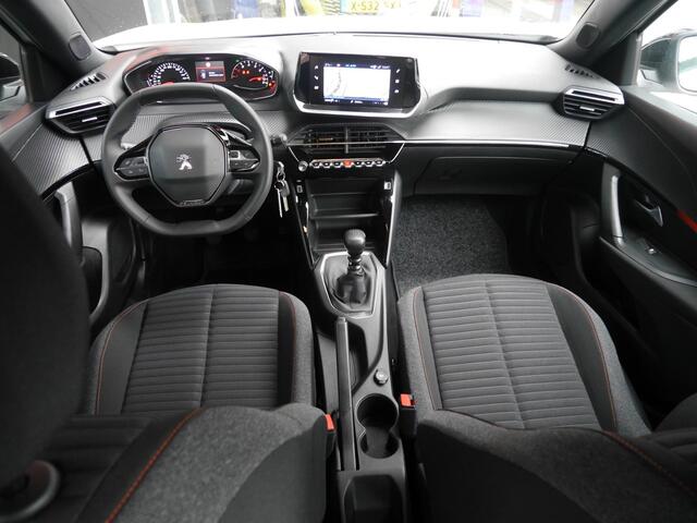 Peugeot 2008 1.2 PureTech Active Pack | Navigatie | Parkeersensoren achter | Cruise control | Climate control | Lage km.stand | Lichtmetalen velgen | Regensensor