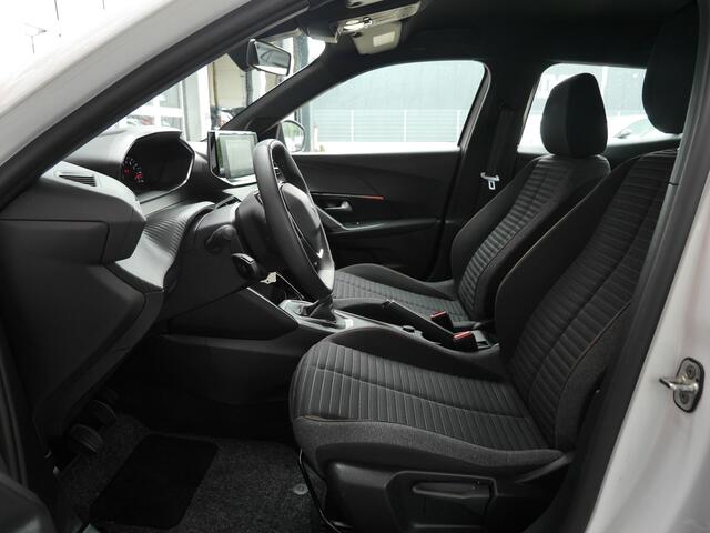 Peugeot 2008 1.2 PureTech Active Pack | Navigatie | Parkeersensoren achter | Cruise control | Climate control | Lage km.stand | Lichtmetalen velgen | Regensensor