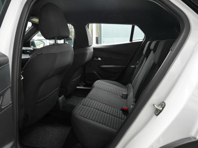 Peugeot 2008 1.2 PureTech Active Pack | Navigatie | Parkeersensoren achter | Cruise control | Climate control | Lage km.stand | Lichtmetalen velgen | Regensensor