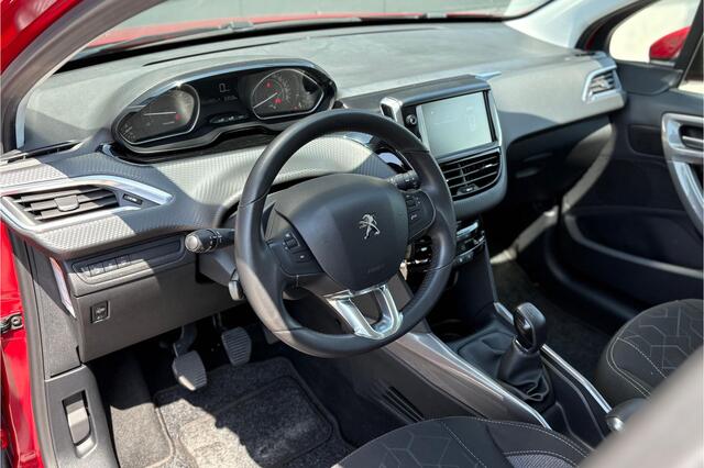 Peugeot 2008 1.2 PureTech Blue Lease Executive 110pk - Navi - Camera - Cruise - Carplay - PDC - Rijklaar