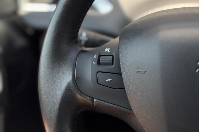 Peugeot 2008 1.2 PureTech Blue Lease Executive 110pk - Navi - Camera - Cruise - Carplay - PDC - Rijklaar