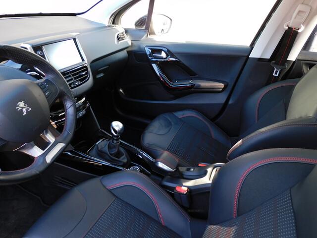 Peugeot 2008 1.2 PureTech GT-line TOPSTAAT! DEALER ONDERHOUDEN! APPLE / ANDROID! PANODAK! FULLMAP NAVI! TREKHAAK! CRUISE! CLIMA! LM VELGEN!