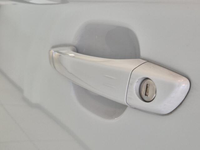 Peugeot 2008 1.2 Hybrid 136 Allure Automaat | Navigatie | Achteruitrijcamera | Keyless Entry/Start | Apple Carplay/Android Auto |