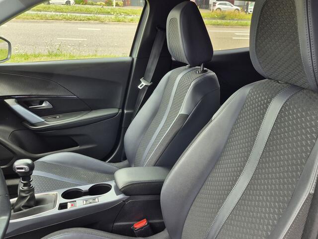 Peugeot 2008 1.2 PureTech Allure 130 PK WORDT VERWACHT !! | Navigatie | Camera | Climate Control | Cruise Control |