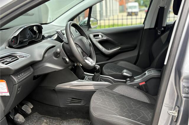 Peugeot 2008 1.2 PureTech Blue Lion 110pk - Cruise - Airco - Carplay - Navi - PDC - Rijklaar