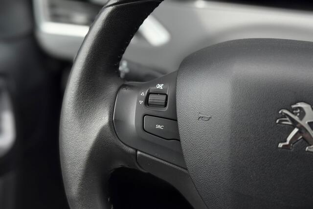 Peugeot 2008 1.2 PureTech Blue Lion 110pk - Cruise - Airco - Carplay - Navi - PDC - Rijklaar