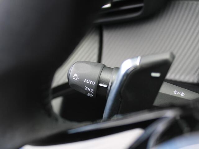 Peugeot 2008 1.2 PureTech 130 Allure | Automaat | Camera | Clima | Cruise | Navi | 17" LM | LED | Apple Carplay/Android Auto |