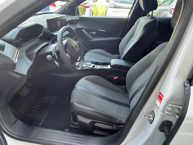 Peugeot 2008 1.2 PureTech 130 Allure | Stoelverwarming | Achteruitrijd Camera | Climate & Cruise Control | Navigatie |