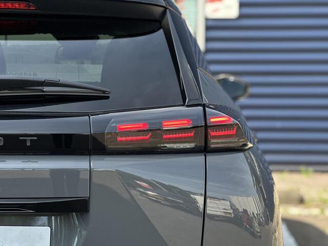 Peugeot 2008 1.2 Hybrid 145 GT | Panoramadak | All Seasonbanden | Sfeerverlichting | Apple Carplay/Android Auto | Climate Control | Cruise Control | Parkeercamera/-sensoren |